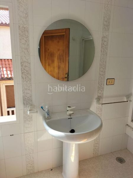 Foto acd8c780-f9dd-4046-b608-dab89f759365. Lloguer casa adossada a urbanización escarabote 312 a Boiro