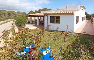 Rent House in Carrer sa comuna 12. Cala figuera / carrer sa comuna