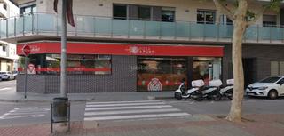 Local commercial à Avinguda de l'onze de setembre 18. Se traspasa pizzería pizza a punt