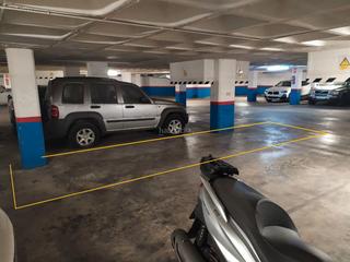Rent Car parking in Via augusta 261. Plaza de garaje para coche.