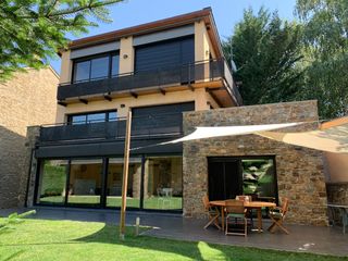 Miete Haus in Carrer central 10. Casa moderna pueblo tranquilo cerdanya