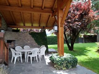 Miete Reihenhaus in Avinguda girona 8. Casa en alp, 4 dormitorios, jardín privado