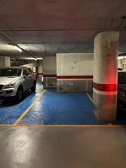 Lloguer Aparcament cotxe a Plaça tetuan 41. Parking amplio, para coche grande furgoneta y moto