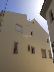 Casa a Calle olivar de las madres 3. Casa con jardín y arbolado