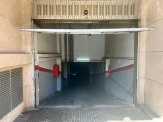 Parking voiture à Carrer jaume canalias i amat 2. Parking en la plaza del casal del barri mariano