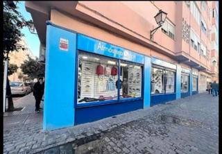 Location Local commercial à Calle san rafael 10. Local para bar