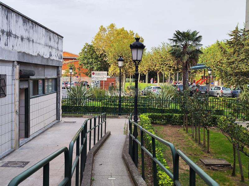 Foto 23ebe8f7-2d4f-4c29-bfd7-6d67760e15c7. Location local commercial dans bake kalea 16 dans Cruces Barakaldo