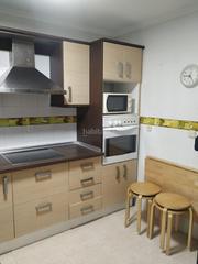 Appartement à Calle real 97. Amolio piso con un patio estupendo