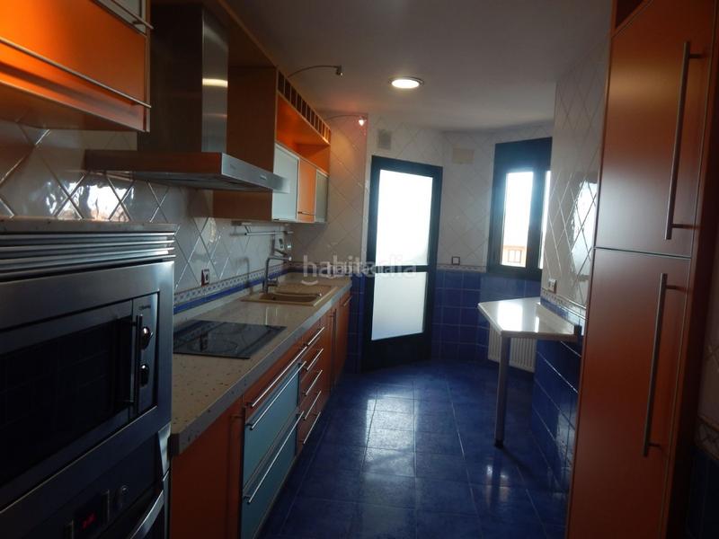 Foto f208cf5c-162f-4e8c-b546-9c2d5e399f50. Ático en calle doñana 26 ático duplex con amplia terraza en Cáceres