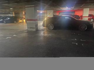 Rent Car parking in Carrer de la indústria 90. Plaza doble de parquing cabe fuegoneta vito+yaris