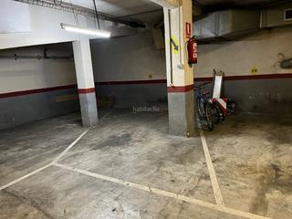 Rent Motorcycle parking in Carrer de verdi 104. Se alquila cómoda plaza de parking para motos