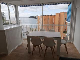 Pis a Carrer federico garcía lorca 2. Luminoso apartamento en primera  linea de mar