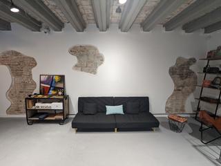 Lloguer Local Comercial a Carrer de sant miquel 56. Artist studio for rent / 5 minutes from the beach