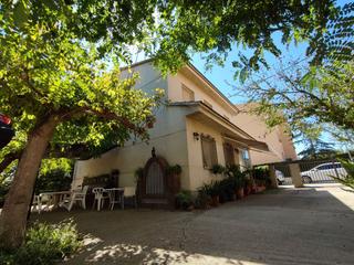 Chalet à Carrer pompeu fabra 12. Bonito chalet en el pueblo de botarell