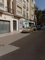 Aparcament cotxe a Avenida ciudad de linares 35. Plaza de garaje de facil acceso sin maniobras