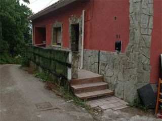 Casa adosada en venta en langreo, lada. san claudi