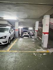 Aparcament cotxe a Carrer d'echegaray 14. Parking inmejorable, precio económico en la salut!