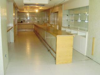 Location Local commercial à Calle josé maría pereda 14. En los soportales.