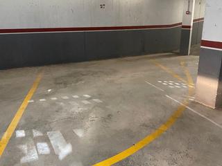 Lloguer Aparcament cotxe a Carrer de costa de carbonell 39. Parking amplio para coche y moto