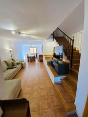Casa aparellada a Carrer de joan mir ermità 46. Chalet pareado con patio en alaro