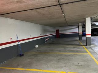 Lloguer Aparcament cotxe a Calle miguel de cervantes 1. Se alquila plaza de garaje y trastero casco urban