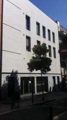 Parking voiture à Carrer de finestrelles 22. A dos faciles maniobras  para estacionarlo