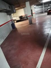 Aparcament cotxe a Plaça de les escoles velles 13. Buen acceso