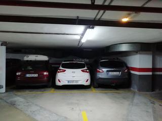 Location Parking voiture à Avinguda catalunya 39. Alquiler parking coche pequeño o dos motos