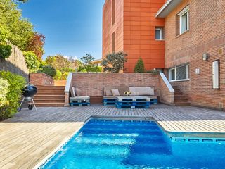 Maison à Carrer oceà atlàntic 71. Exclusiva casa independiente con piscina, ascensor y gran parcel