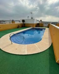Duplex in Avenida de palacios 26. Fantastico piso para vivir o para alquilar