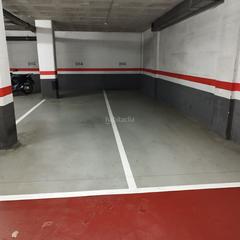 Aparcament cotxe a Carrer de jerez 34. Plaza de parquig 4 coches o coches y motos