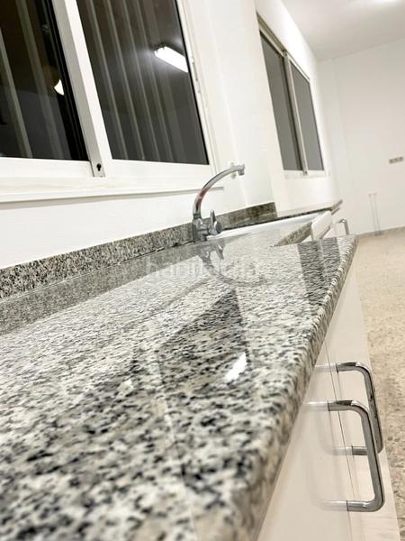 Foto a0f0e256-178d-4813-8a12-43b0edab17d5. Affitto locale commerciale in carrer esperanto 1 in Valls