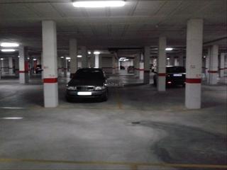 Location Parking voiture à Avenida miguel de cervantes 80. Enorme plaza