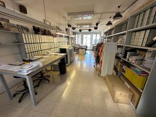 Nau industrial a Carrer del doctor trueta 14. Edificio industrial en venta o alquiler