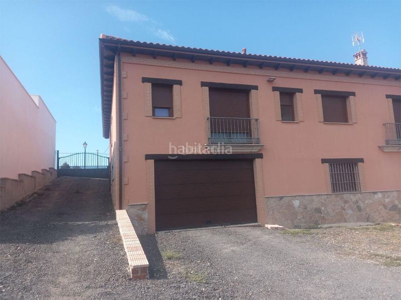 Foto 7d82bd1e-344d-4c2d-886a-84fa3bccca73. Casa en calle clara campoamor 16 / calle clara campoamor en Malpartida de Plasencia