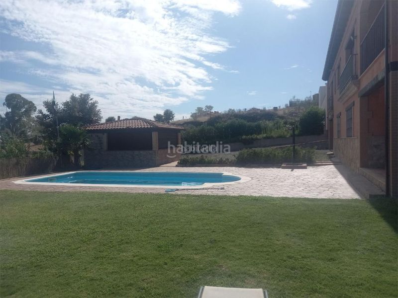 Foto d87fd77e-154b-46a6-8c4a-f543f9a5364e. Casa en calle clara campoamor 16 / calle clara campoamor en Malpartida de Plasencia