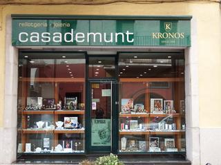 Local Comercial a Carrer de l'alcalde pere rovira 8. Local amueblado con alarmas y camaras,