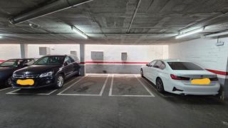 Autoparkplatz in Carrer de canalejas 78. Parking coche mediano