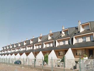 Maison jumelée à Calle la ermita 11. Valverde de la virgen / calle la ermita
