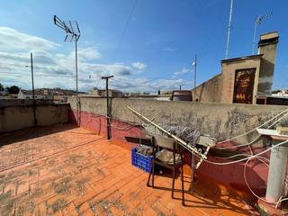 Casa a Plaza salvador hernández 4. Vivienda + local comercial