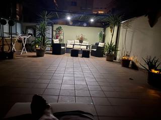 Pis a Carrer ample 26. Terraza grande piso céntrico