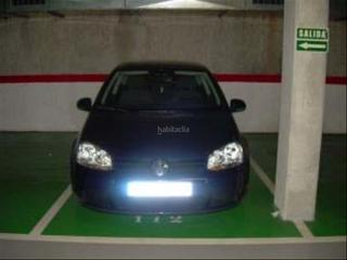 Location Parking voiture à Carrer de laureà miró 238. Plaza amplia para coche mediano, fácil acceso