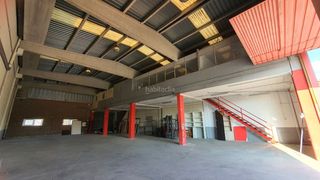 Rent Industrial building in Carrer maestrat 28. Nave totalmente equipada con servicios