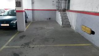 Parking voiture à Carrer del pedró 39. Parking para 1 coche mediano + motos o trastero