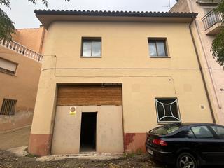 Casa adossada a Carrer de navarra 13. Almacen / casa