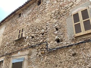 Casa en Carrer d'en pitxol 17. Casa de pueblo a reformar -con proyecto y licencia