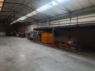 Location Bâtiment à usage industriel à Carrer indústria 1m. Nave en canovelles