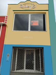 Local Comercial a Carrer sueca 36a. Local en cullera de 2 plantas; total 140 m