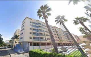 Location Appartement à Calle el horno de cal 4. Piso zona hospital negrín