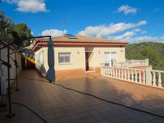 Casa a Carrer los abetos 11. Amantes de la naturaleza, con vistas al mar y fren